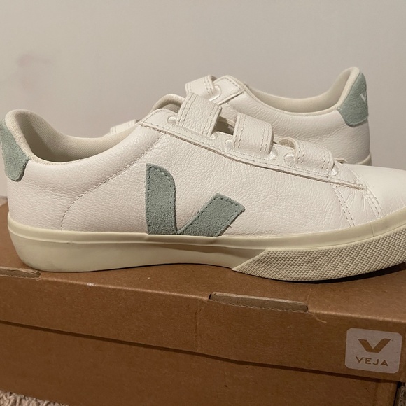 Women’s Veja Recife Grip Trio Court Sneakers - Size 38 Color: Matcha - Picture 5 of 7